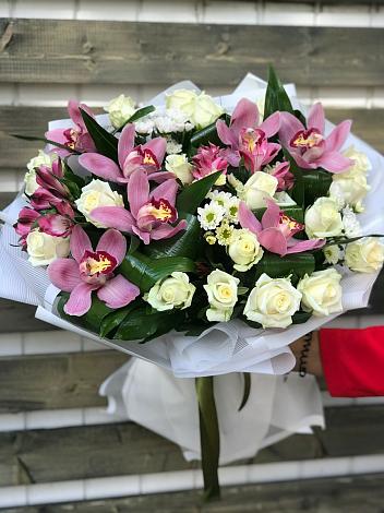 Букет цветов из: Розы и Хризантемы в Прохоровке