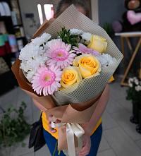 Букет цветов из:  Герберы, Розы и Хризантемы в Прохоровке