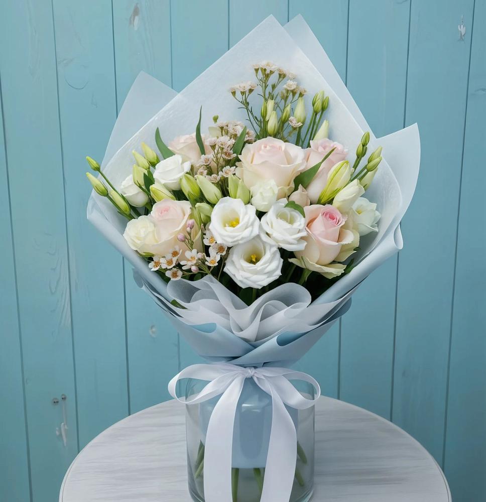 Букет цветов из: Розы и Лизиантусы в Прохоровке