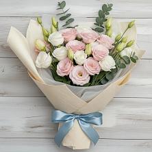 Букет цветов из:  Лизиантусы в Прохоровке