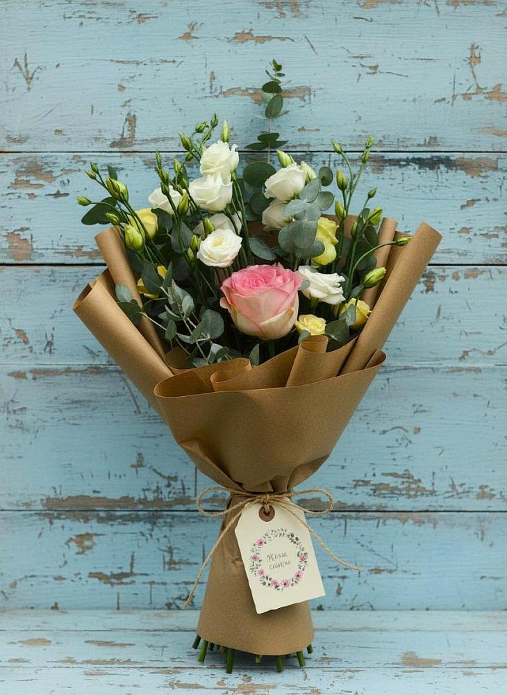 Букет цветов из: Розы и Лизиантусы в Прохоровке