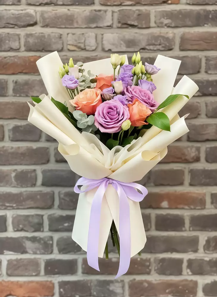 Букет цветов из: Лизиантусы и Розы в Прохоровке