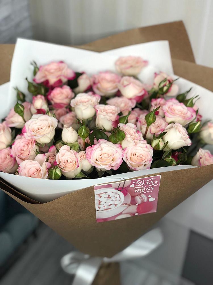 Букет цветов из: Розы в Прохоровке