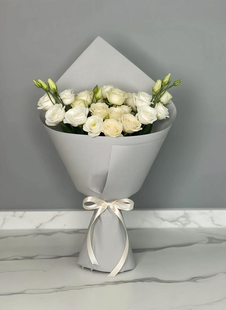 Букет цветов из: Розы и Лизиантусы в Прохоровке