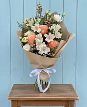 Букет цветов из:  Альстромерии, Лизиантусы, Розы и Хризантемы в Прохоровке