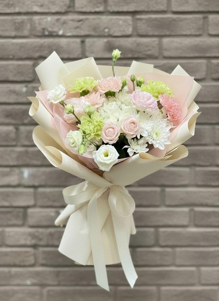 Букет цветов из: Гвоздики, Розы, Лизиантусы и Хризантемы в Прохоровке