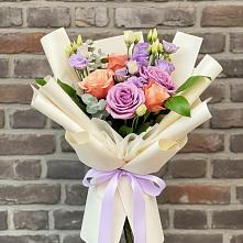 Букет цветов из:  Лизиантусы и Розы в Прохоровке