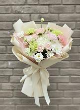 Букет цветов из:  Гвоздики, Розы, Лизиантусы и Хризантемы в Прохоровке